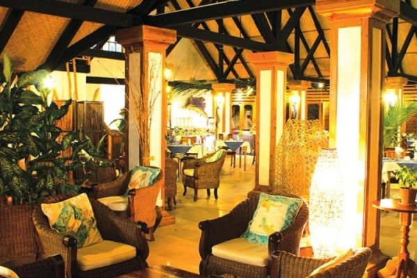 Indian Ocean Lodge - Hotel Lounge ei1856.jpg